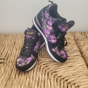 Skechers Women's Black and Purple Floral Sneakers